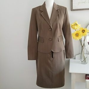 Bass women's skirt suit